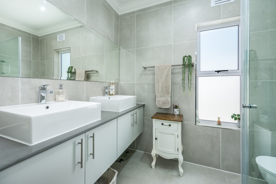 To Let 3 Bedroom Property for Rent in Pinehurst Western Cape